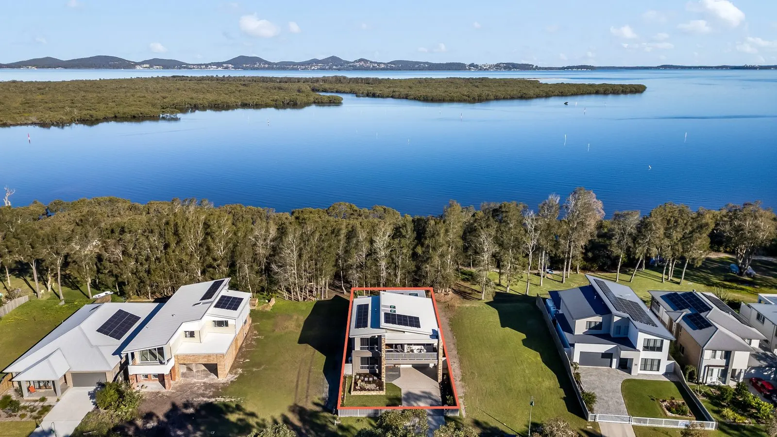Aerial view of Drift at Tea Gardens showing the property position on the Myall River
